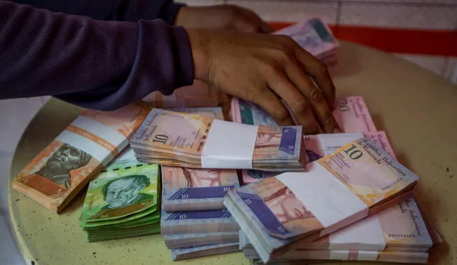 devaluado. Los billetes bolivarianos ya casi no existen.