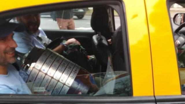 River vs Boca: Se llevaron el trofeo de la Copa Libertadores en un taxi