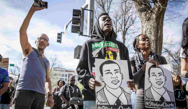 EEUU: En funeral de joven negro muerto por la Policía exigen justicia