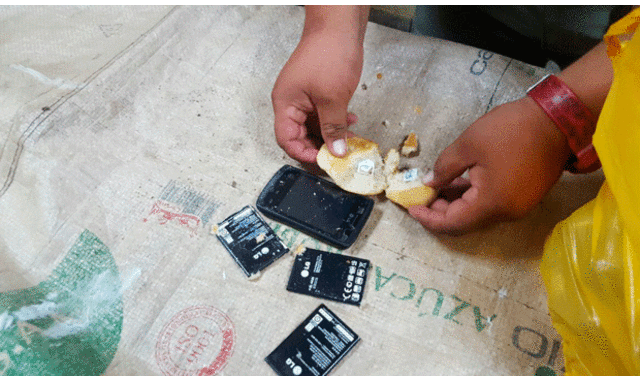 Trujillo: mujer utilizó panes para ingresar chips y celulares a penal [VIDEO]