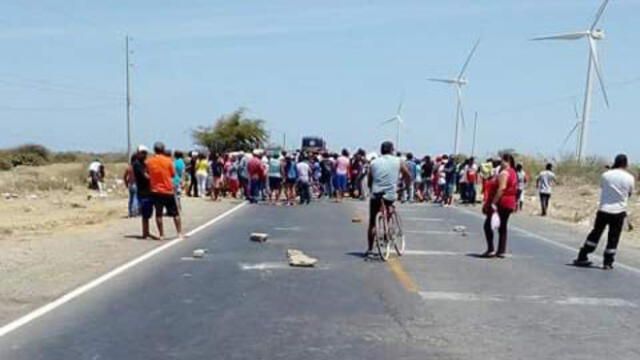 Talara: indignados bloquean Panamericana tras sobrevivir semanas sin agua potable  [FOTOS Y VIDEOS]