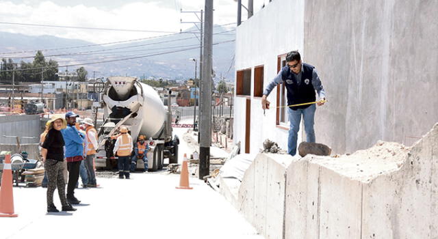 problemas. Edil de Yanahuara comprobó que existen deficiencias en la construcción, que podrían perjudicar a los pobladores. medida. Vecinos de la variante protestaron.