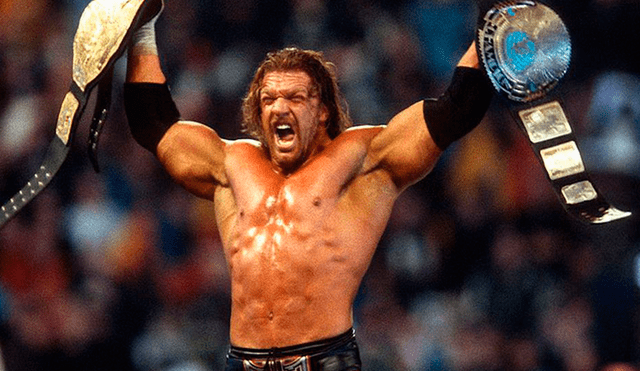 Triple H se convirtió en el segundo campeón indiscutido en WrestleMania 18. | Foto: WWE