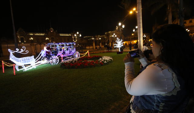 La magia de la Navidad ilumina la plaza de Armas y  calles del centro histórico