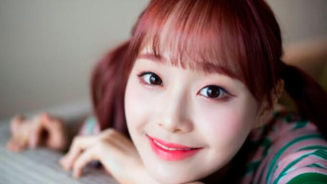 Kim Ji Woo, conocida por el nombre artístico de Chuu, es vocalista del grupo K-pop LOONA y la sub-unidad, LOONA / yyxy.