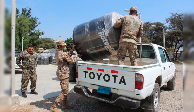 Entregaron tanques de agua a municipalidades y al Ejército. Foto: COER Lambayeque.