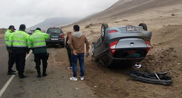 Tacna: Por esquivar a perrito vehículo se despista y termina llantas arriba
