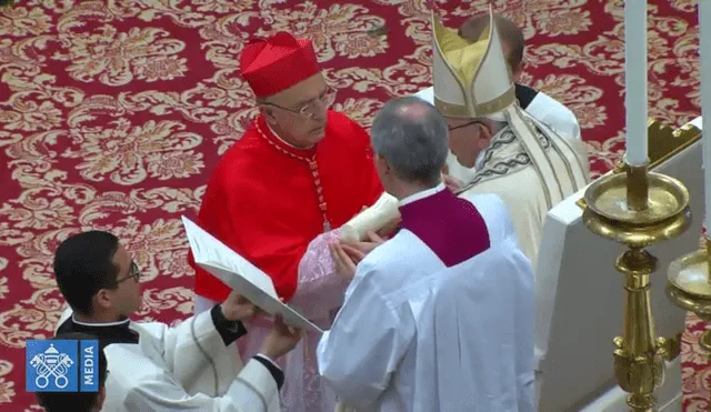 Monseñor Pedro Barreto recibió el birrete cardenalicio