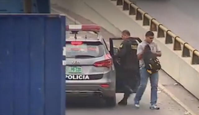 Patrullero de la PNP paró en medio de la Panamericana para dejar a un pasajero [VIDEO] 