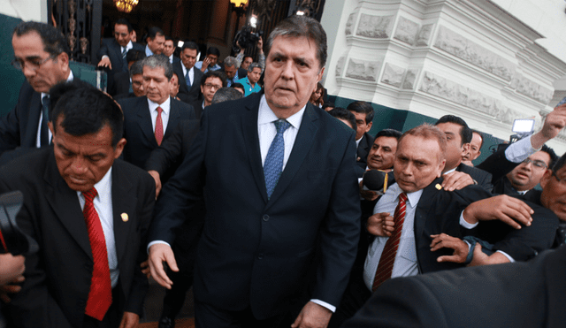 Alan García asegura que el Ejecutivo hace "un golpe sin uso de tanques"