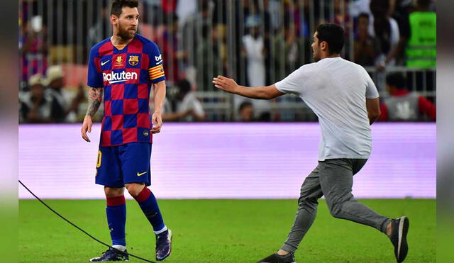 La irrupción del hincha puso en alerta a las personas alrededor de Messi. Foto: AFP.