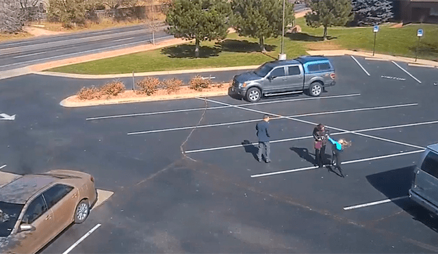 Captan el ataque de un perro pitbull a niña de cinco años en un estacionamiento [VIDEO] 