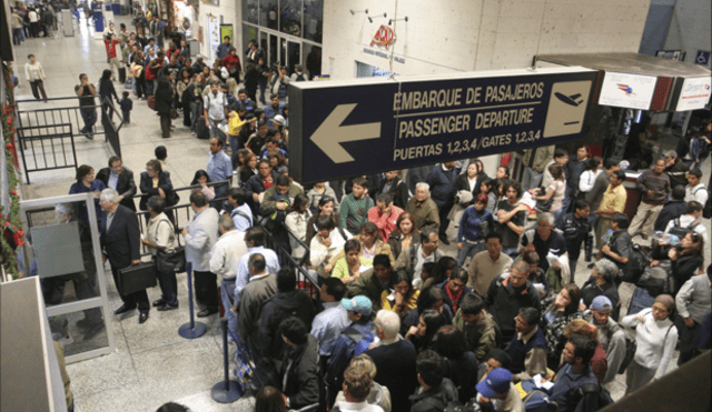 Arequipa: Viajeros denuncian a una conocida aerolínea por no cumplir las reprogramaciones de sus vuelos | VIDEO