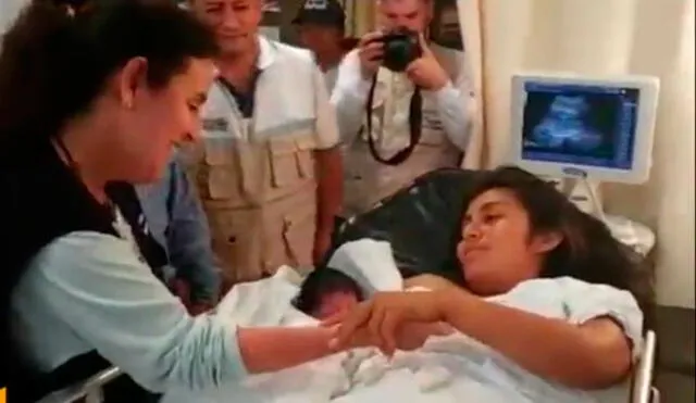 Joven que dio a luz en helicóptero pide a presidente PPK apadrine a su hija [VIDEO]