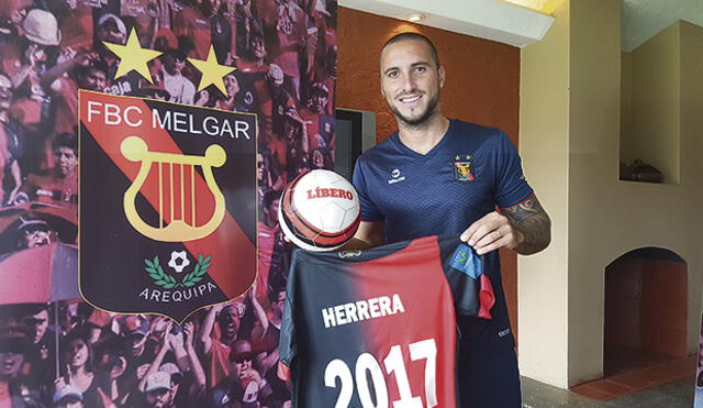 Herrera entrenó con FBC Melgar y fue presentado