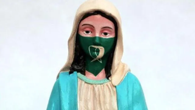 La escultura de una virgen con el pañuelo verde del aborto causa controversia en Argentina