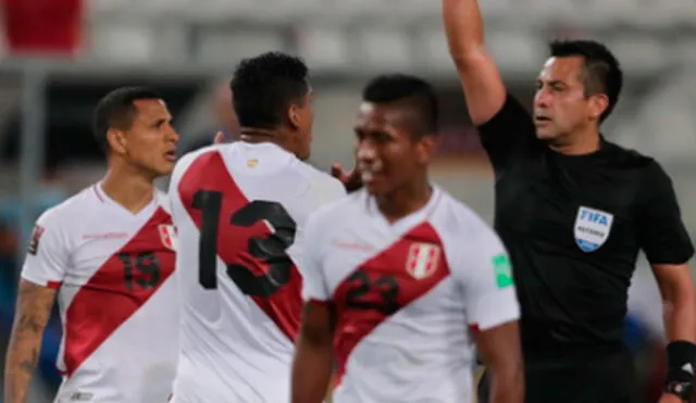 El árbitro chileno tuvo una polémica actuación en el Perú-Brasil por Eliminatorias Qatar 2022. Foto: AFP.