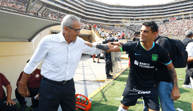 Hinchas de Alianza Lima muestra su lamento por la salida de Gregorio Pérez de Universitario. Foto: