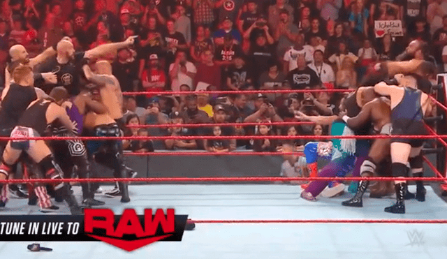 Braun Strowman y el boxeador Tyson Fury finalizaron Monday Night Raw con una batalla campal. | Foto: WWE