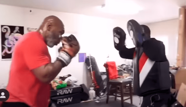 Mike Tyson sorprende con grandes movimientos del boxeo a sus casi 54 años. | Foto: Instagram