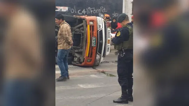 Choque de dos unidades de transporte público en las esquina de los jirones Vigil y California, en el Callao. (Foto: La República)