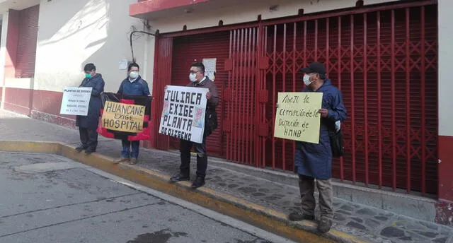 Su protesta era para exigir explicaciones por la demora de las plantas de oxígeno para los hospitales de Juliaca y Huancané.
