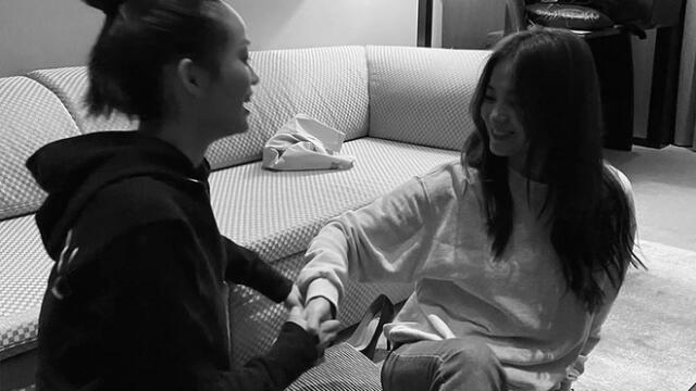 Raymond Chae publicó esta fotografía de Song Hye Kyo y HyunJi Shin. Instagram, 22 de febrero del 2020.