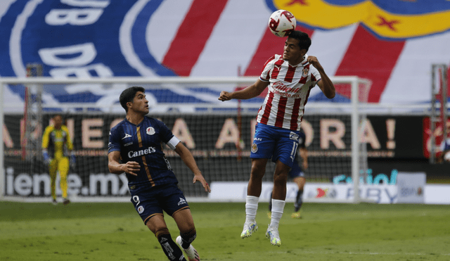 Calderón marcó el segundo tanto para Chivas. (Créditos: EFE)