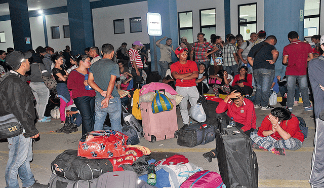 Migración. Algunos niños llegan acompañados de sus padres que huyen del dictador Maduro.