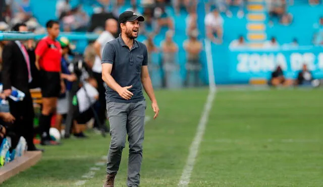 Hinchas celestes despotricaron en contra de su entrenador y piden su salida.