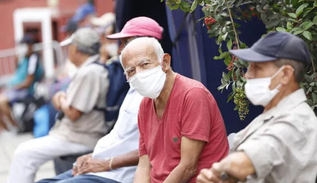 Según datos del Ministerio de Salud, los adultos mayores son la población que tiene más fallecidos por la COVID-19. Foto: Cortesía Sisol Salud