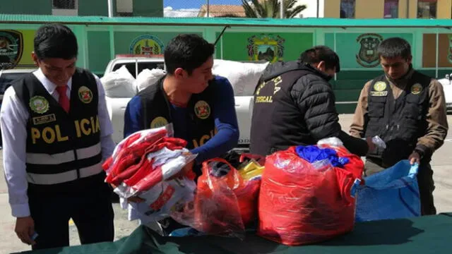 Policía Fiscal de Cusco incautó camisetas bambas de la selección peruana en feria 