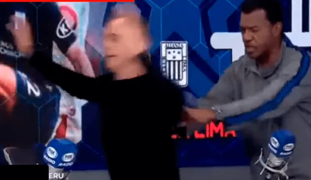 Alianza Lima: Julio César Uribe y Julinho recrean jugada polémica de Federico Rodríguez. Foto: Captura de video.