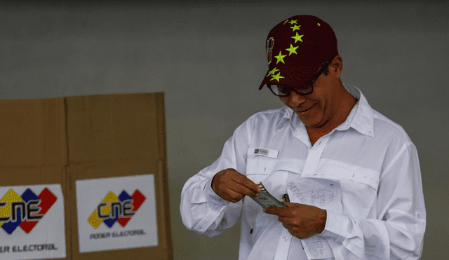 Elecciones en Venezuela: Henri Falcón vota y denuncia violaciones electorales