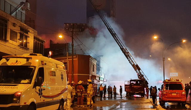 Incendio en Cercado de Lima aún no logra ser controlado. Créditos: Deysi Portuguez/ URPI-GLR