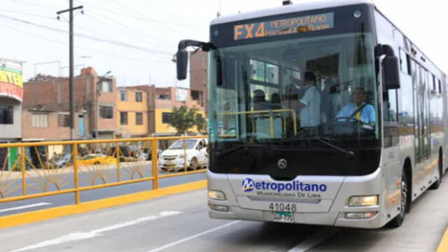 #YoDenuncio: pasajeros quedan atrapados en bus de Metropolitano 