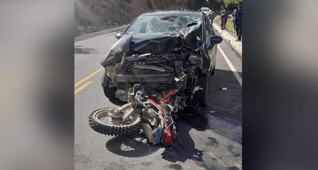 Padre y su bebé mueren tras chocar motocicleta contra vehículo particular.