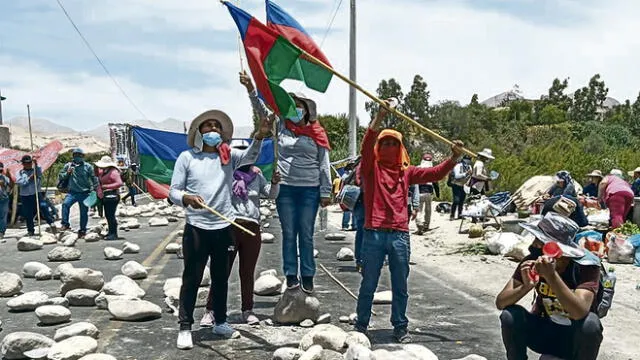 dicen no. Manifestantes prepararon alimentos en puente.