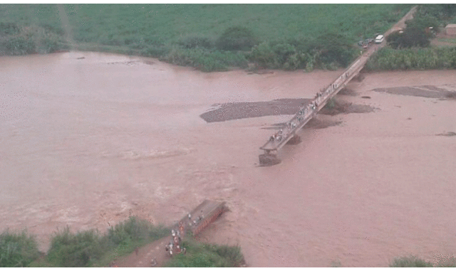 Lambayeque: Puente Tablazos se desplomó y dejó al menos 10 caseríos aislados