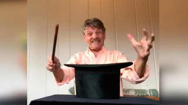 Desliza las imágenes para ver el divertido truco de magia que hizo un anciano. Foto: RM Video