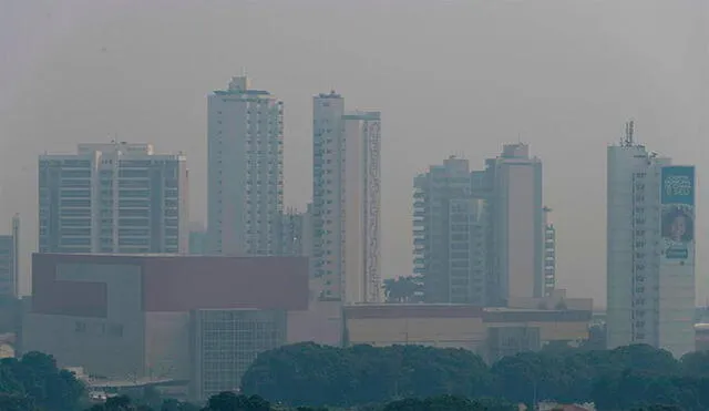Vista del 14 de agosto del aire contaminado por el humo de numerosos incendios forestales en la ciudad de Cuiabá (Brasil). Foto: EFE