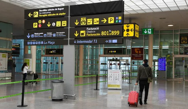 España exige a todo pasajero procedente de zonas de riesgo hacerse una prueba 72 horas previas a la llegada con resultado negativo. Foto: AFP
