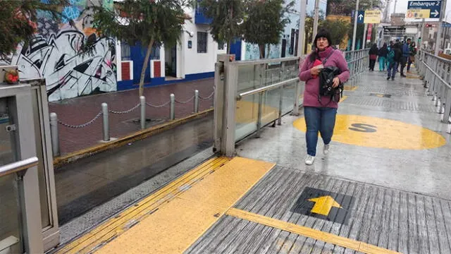 Metropolitano de Lima: quejas por puerta malograda de estación de Barranco
