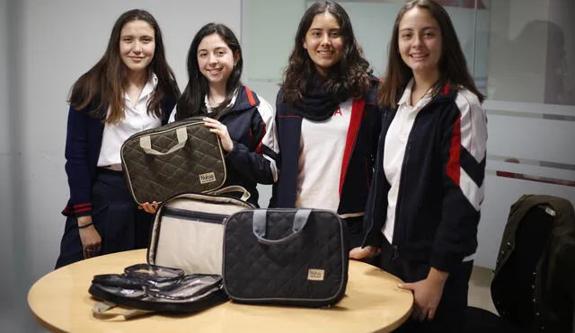 Alumnas de cuarto de secundaria comercializan maletines multiusos