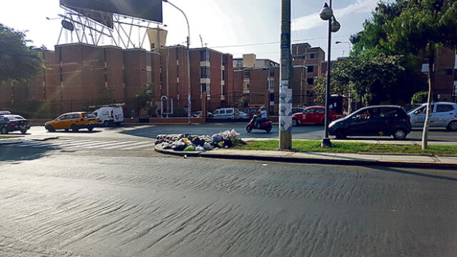 Calles de Trujillo lucen llenas de basura por paro de obreros del Segat