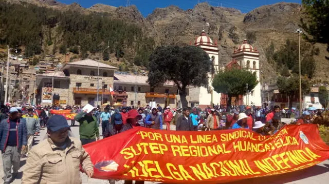 Huancavelica en multitudinaria marcha contra la corrupción [FOTOS Y VIDEO]