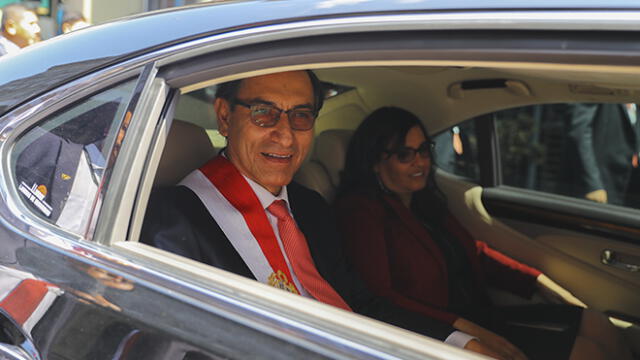 El destacado gesto de Martín Vizcarra con su esposa en Palacio [VIDEO] 