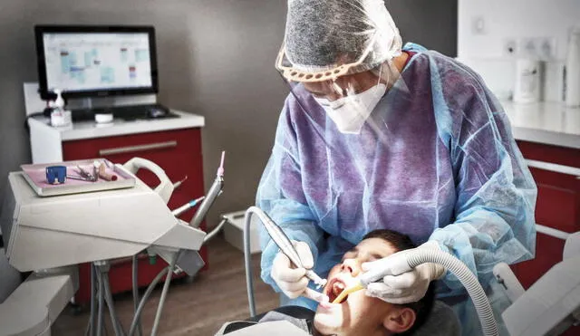 El Ministerio de Salud estableció un protocolo de bioseguridad que todos los centros odontológicos deben obedecer. (Foto: Composición LR)