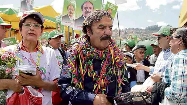 Alcaldes, consejeros y regidores de Cusco con licencia 