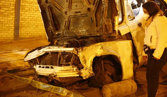 Camión que trasladaba ladrillos se despistó y arrolló a un mototaxi, deja 3 muertos. En Mi Perú - Ventanilla Fotos: Marco Cotrina